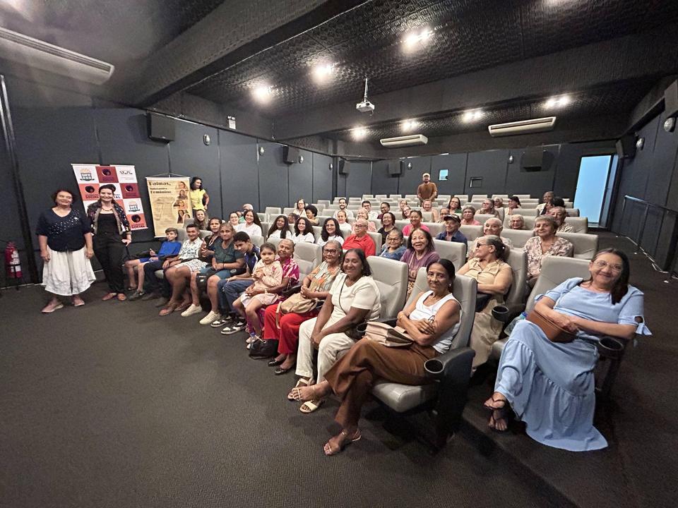 Incubadora Social leva mulheres ao cinema pela primeira vez, para assistir a um filme sobre mulheres